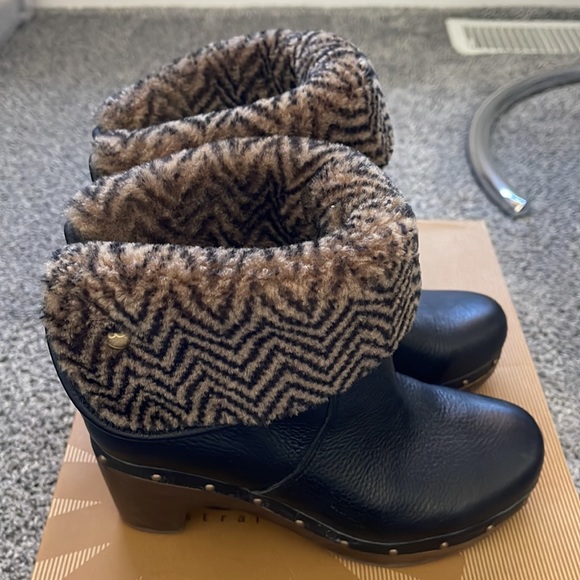 Ugg boots - Picture 9 of 9